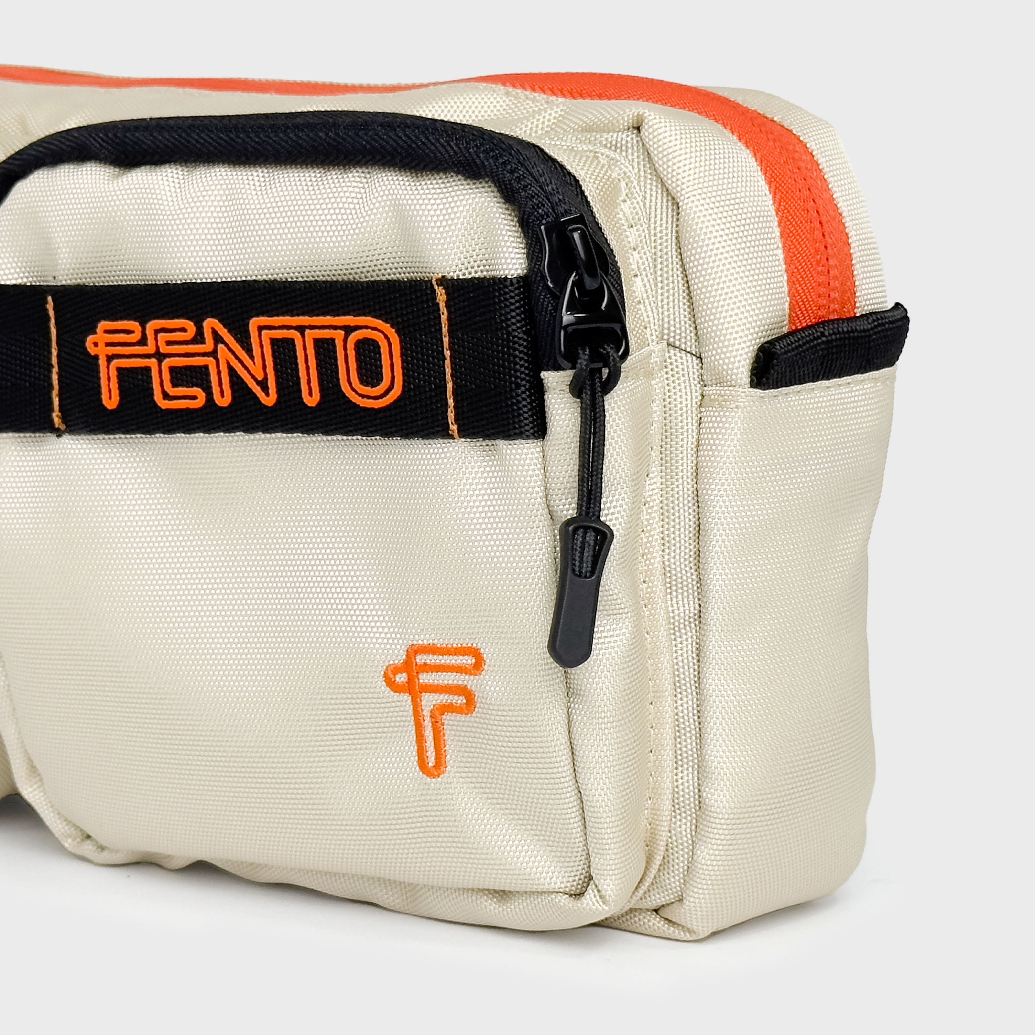 Bolso Utility Belt Bag beige – estilo minimalista y comodidad para llevar lo esencial.