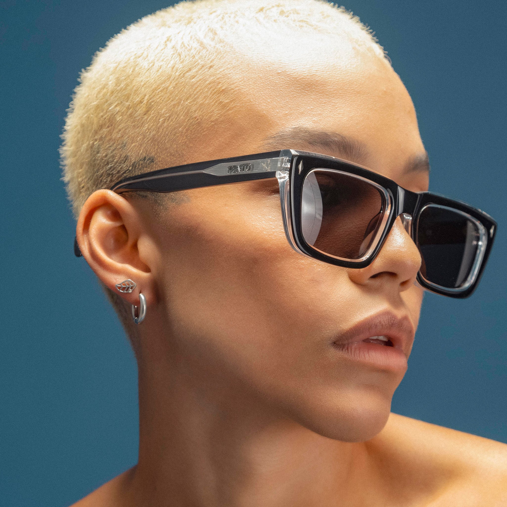Stylish black acetate frame sunglasses – timeless design for everyday wear.