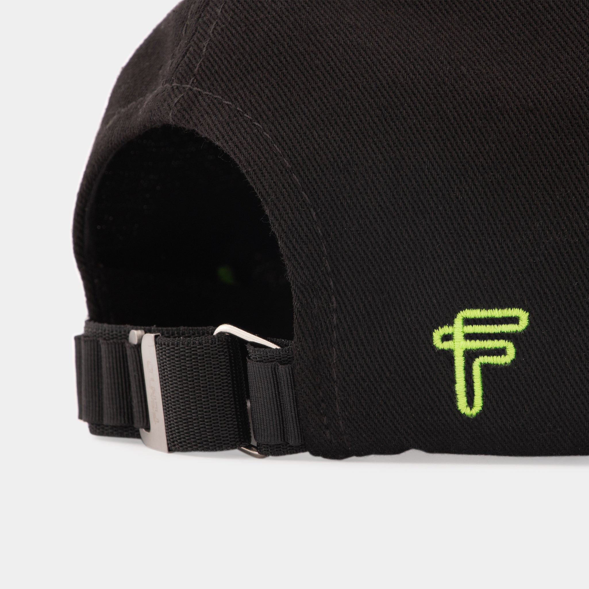 Fento Groovy Cap – minimalist black design with streetwear attitude.