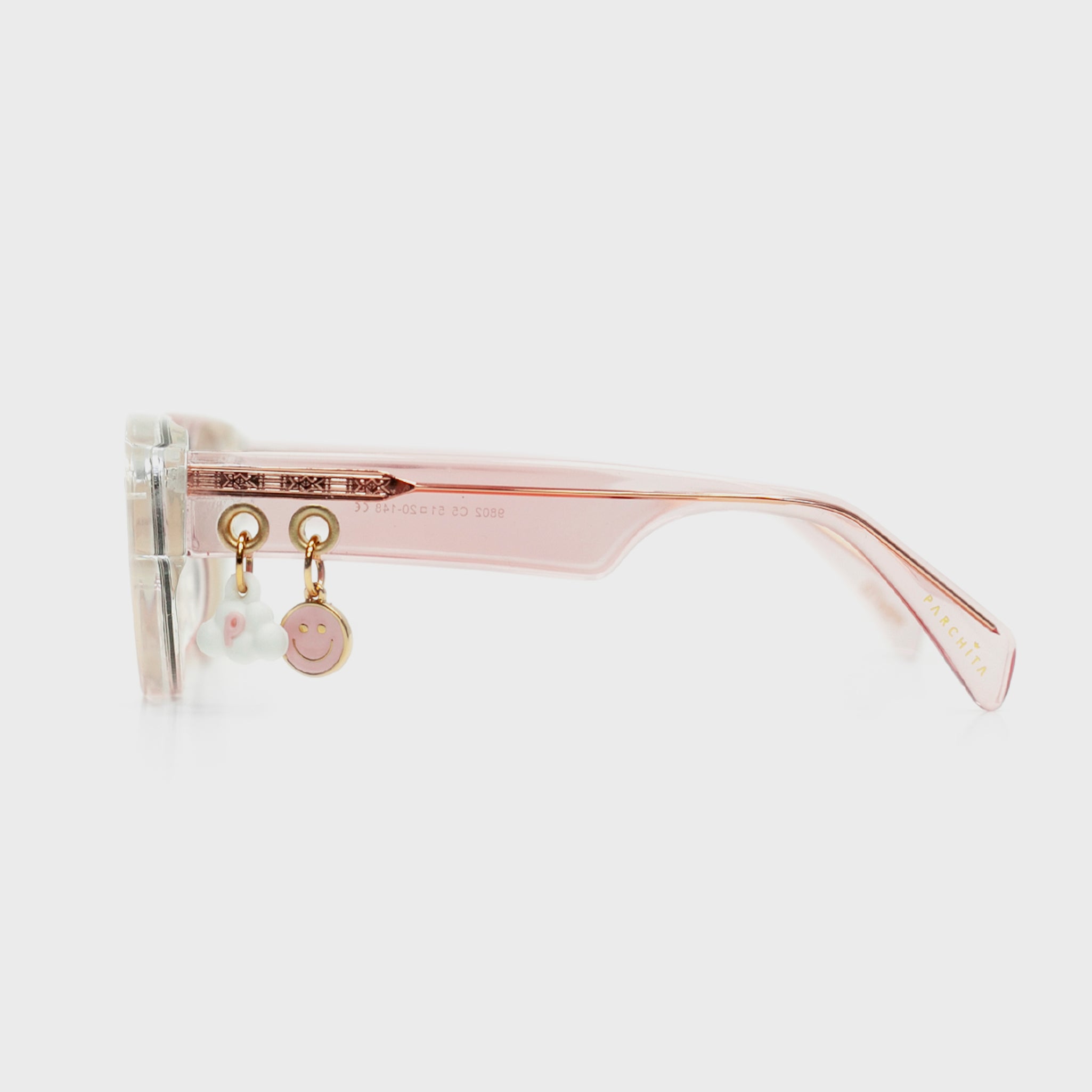 Parchita model by Fento – sunglasses in soft sky peach for a fresh and modern look.