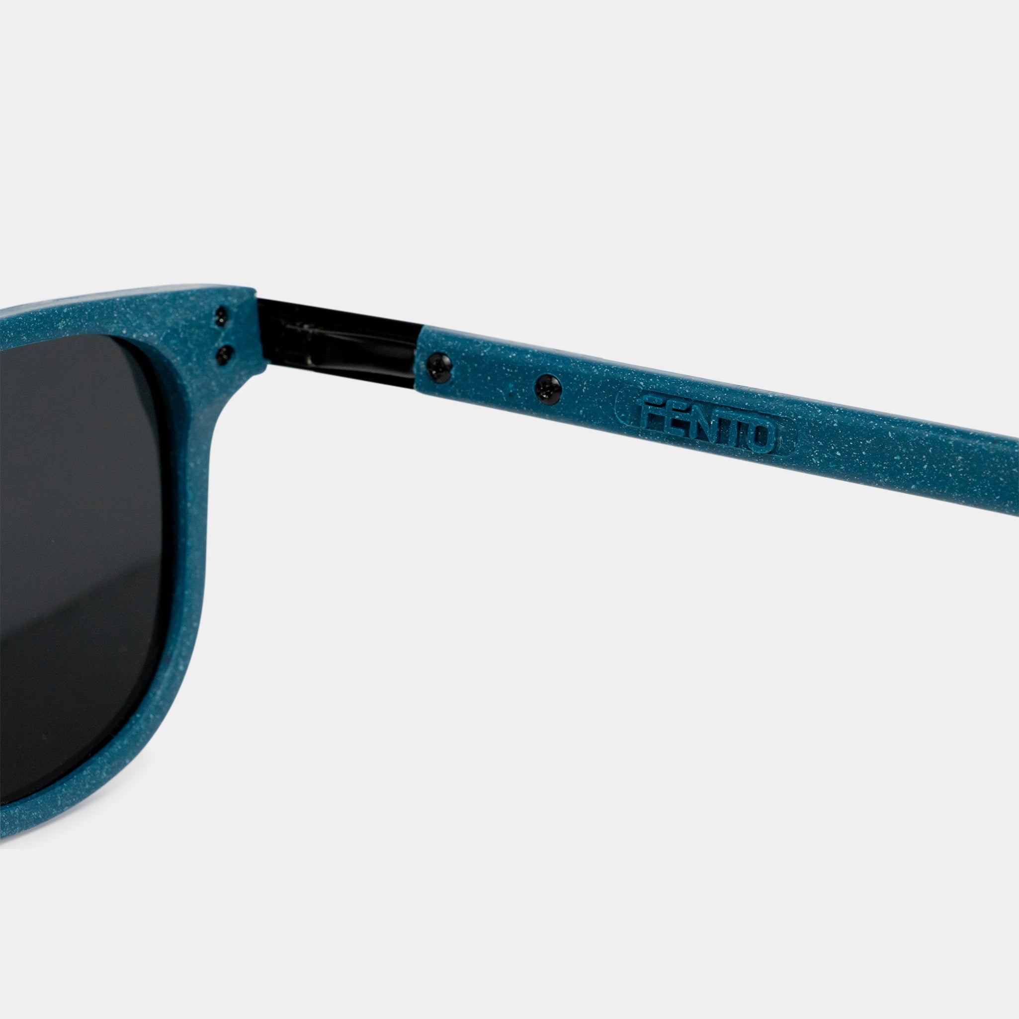 Eco-friendly Tetra Pak Blue sunglasses – conscious fashion with a bold blue finish.