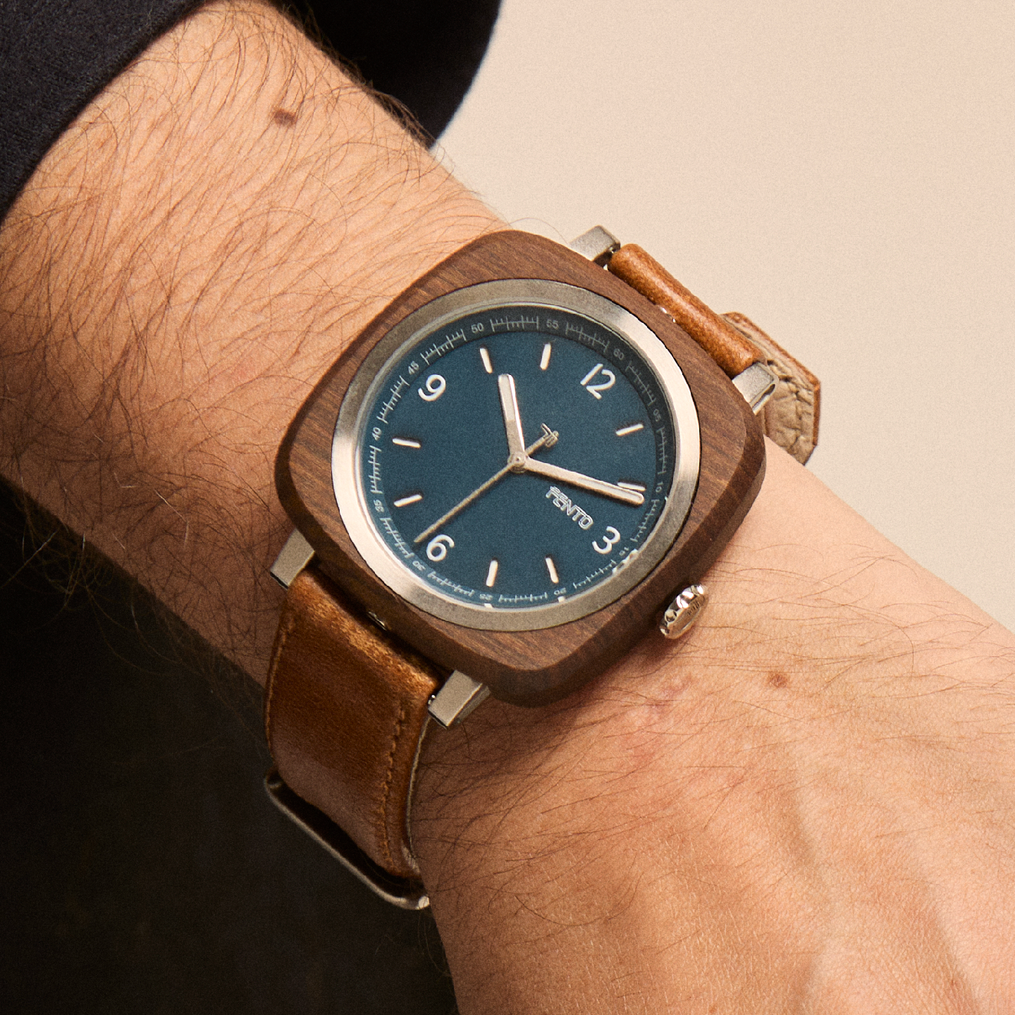 Foster watch – natural brown wood combined with genuine leather for timeless style.