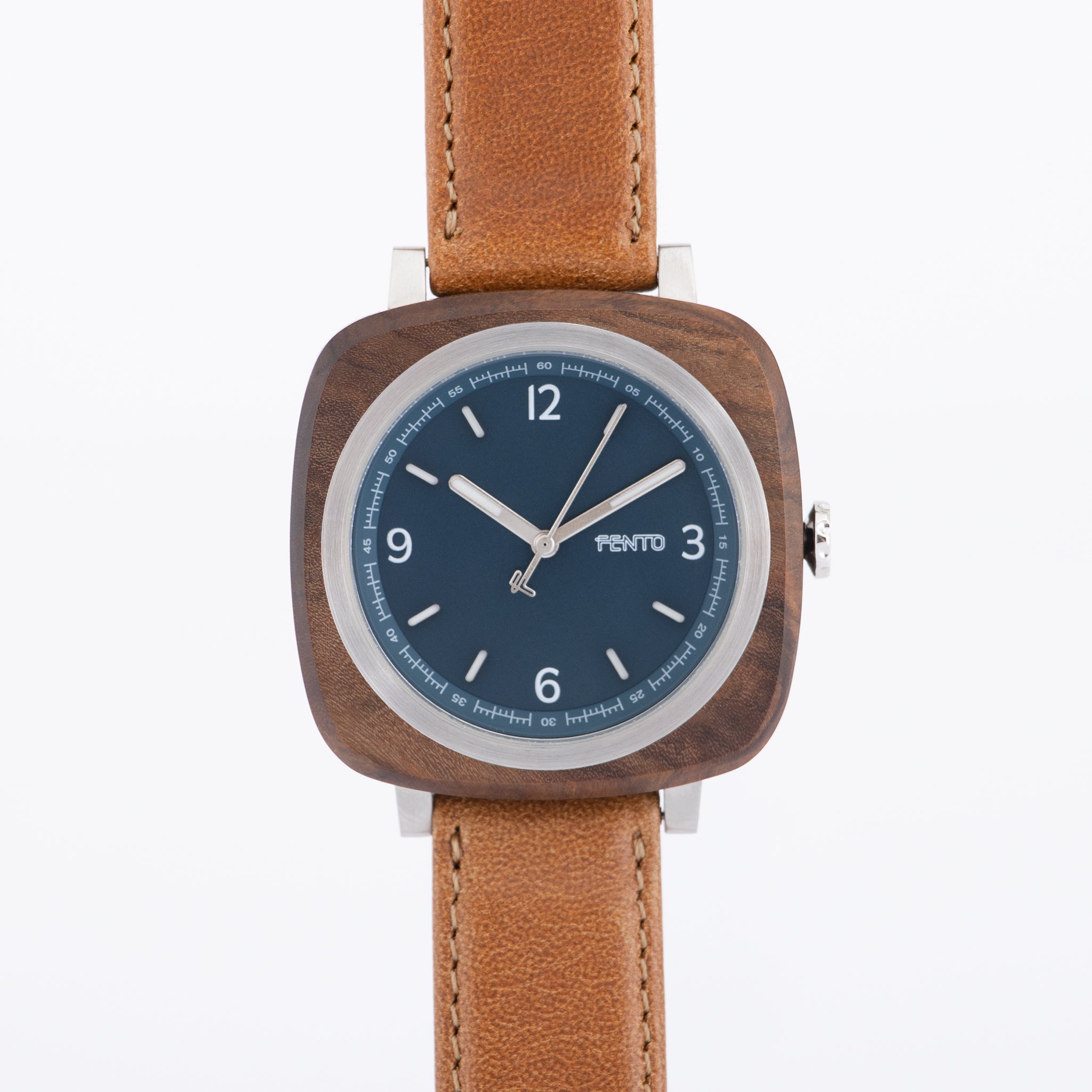 Foster Watch by Fento – elegant design with brown wood case and leather strap.

