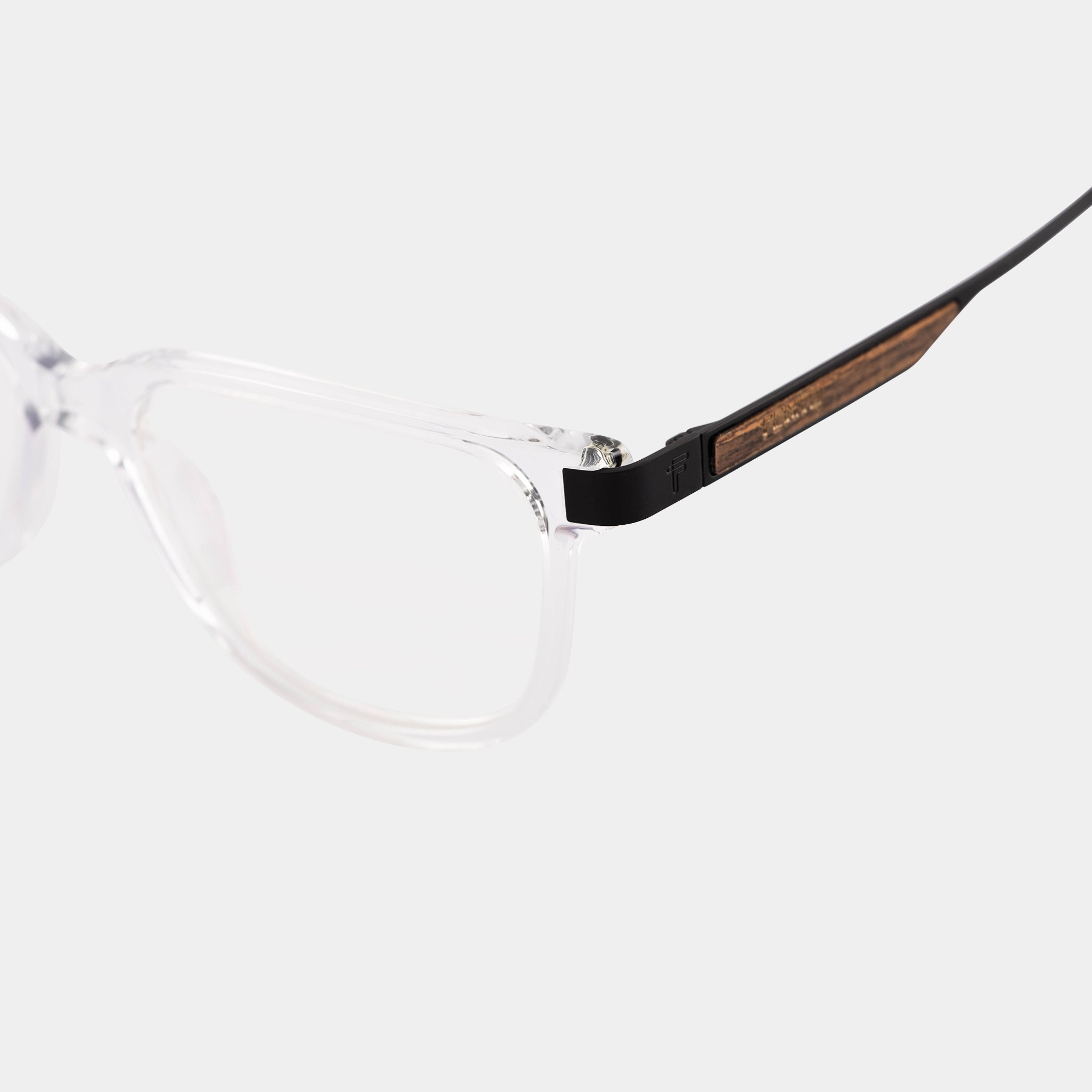 Specta Transparent Steel glasses – the perfect fusion of clarity and sleek metal structure.