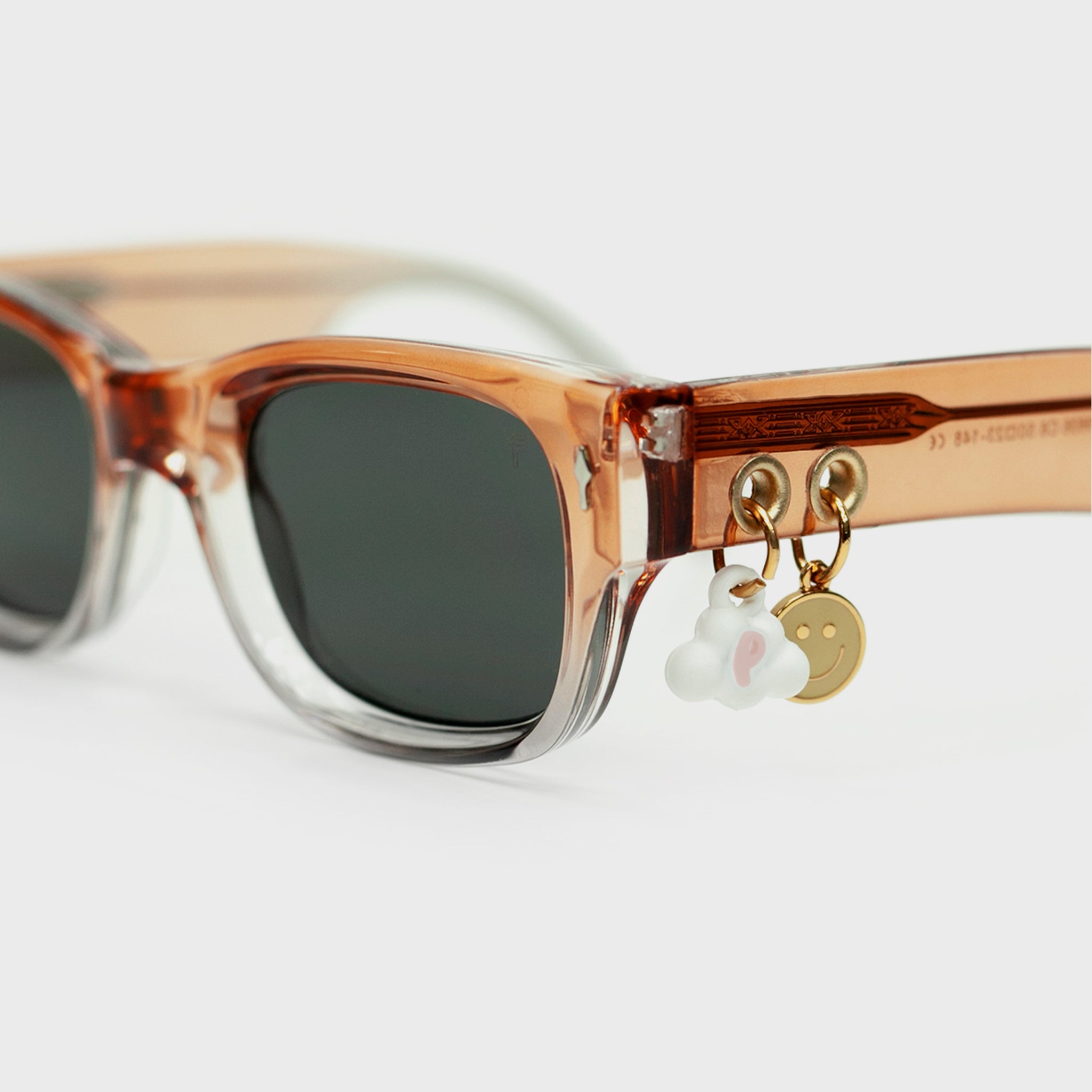 Orange sunglasses by Fento – Atlas model with geometric shape and playful color.