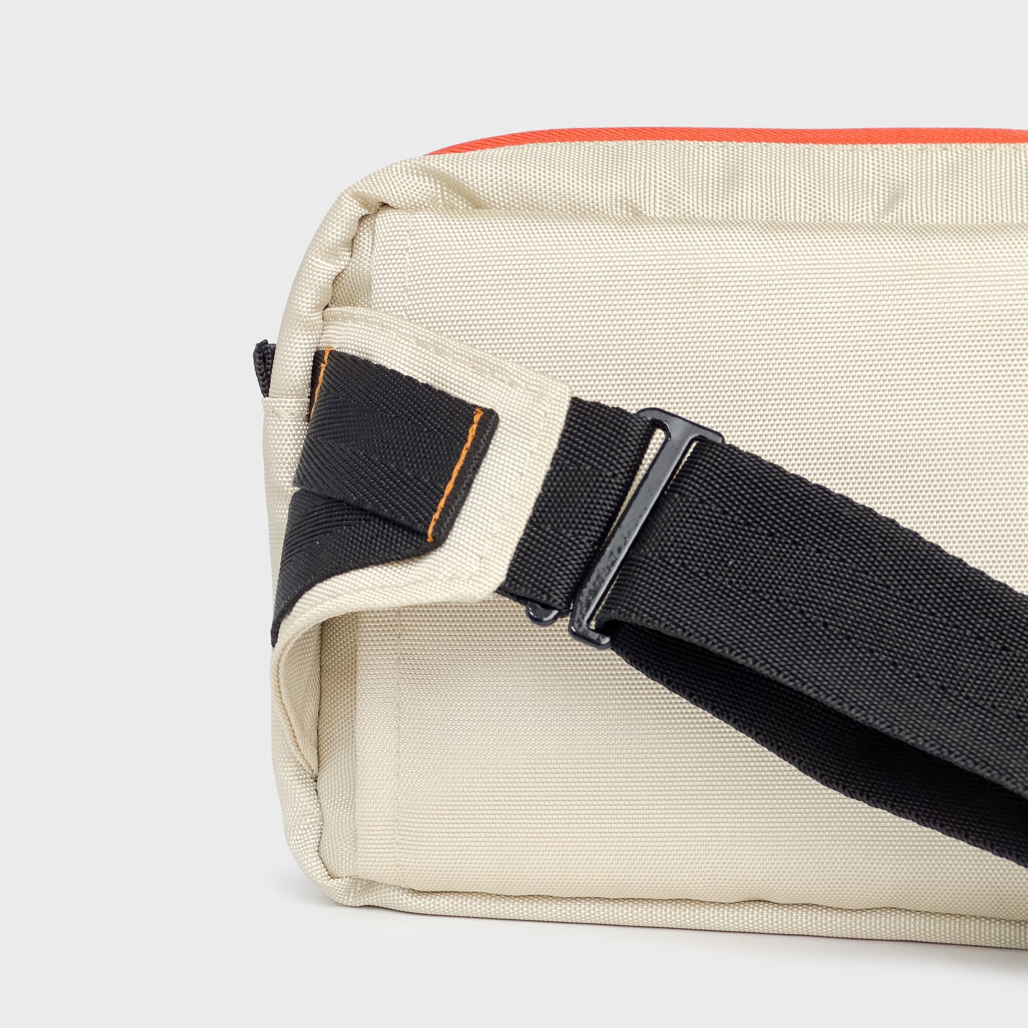 Beige Utility belt bag – lightweight and functional style for everyday essentials.