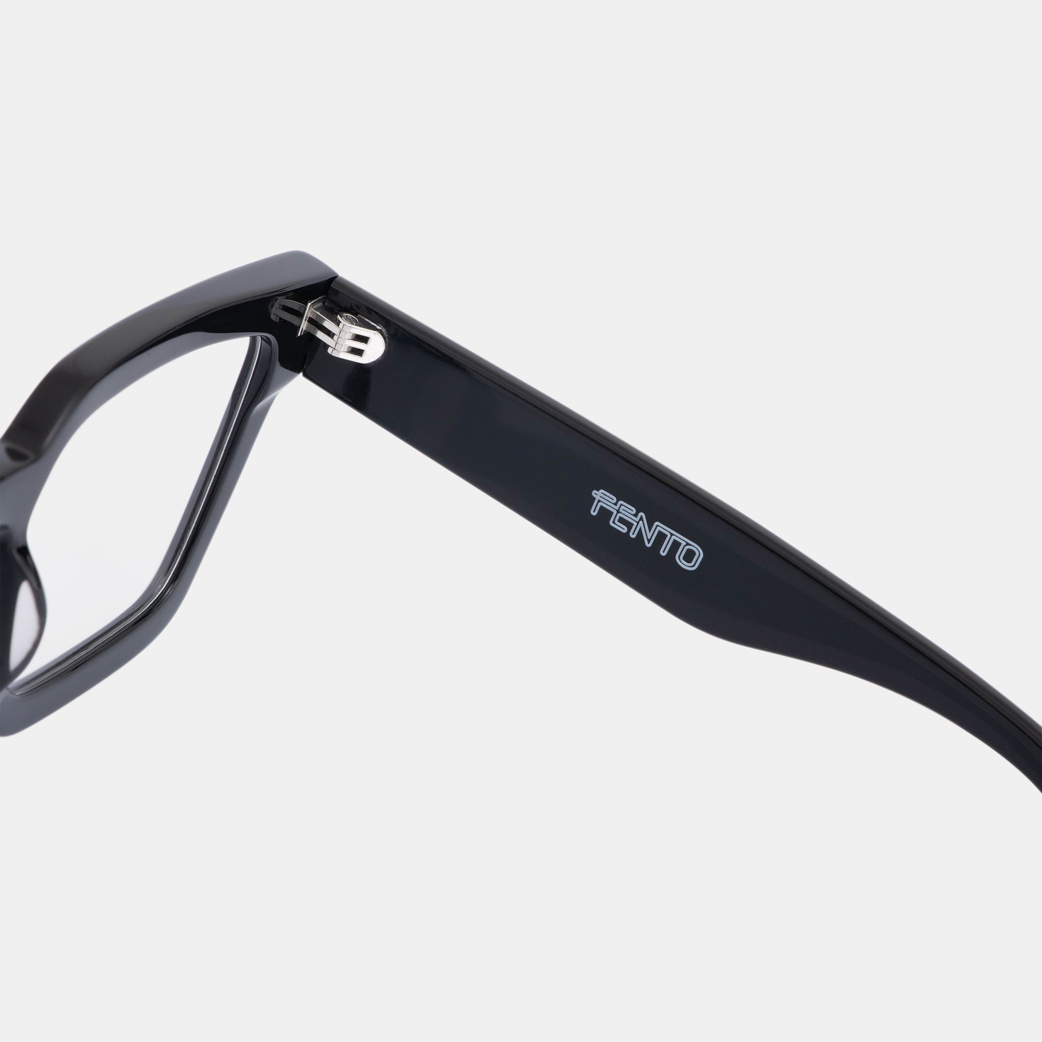 Bilbao model by Fento – durable black frame with a modern urban feel.