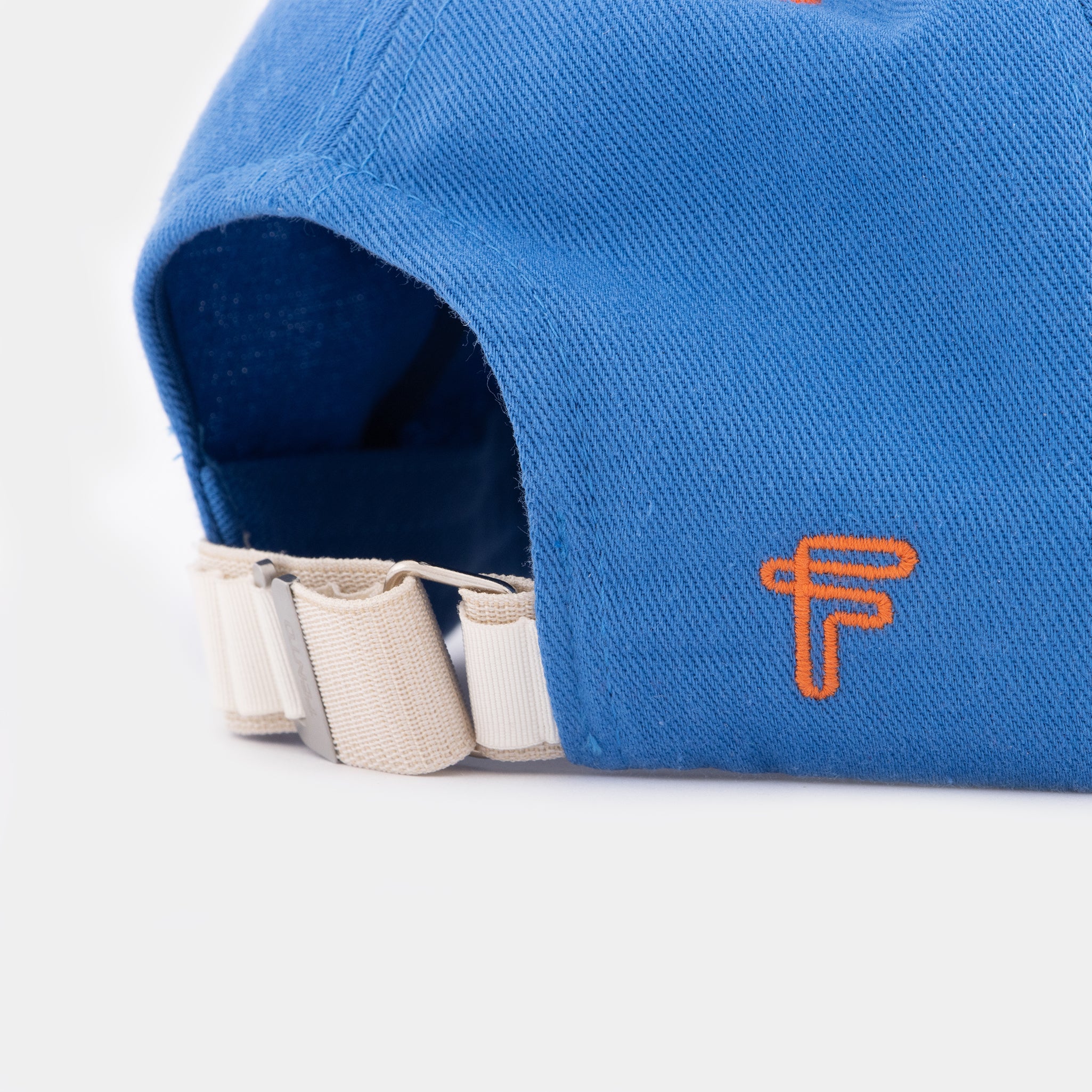 Groovy indigo cap – timeless baseball fit in washed cotton finish.