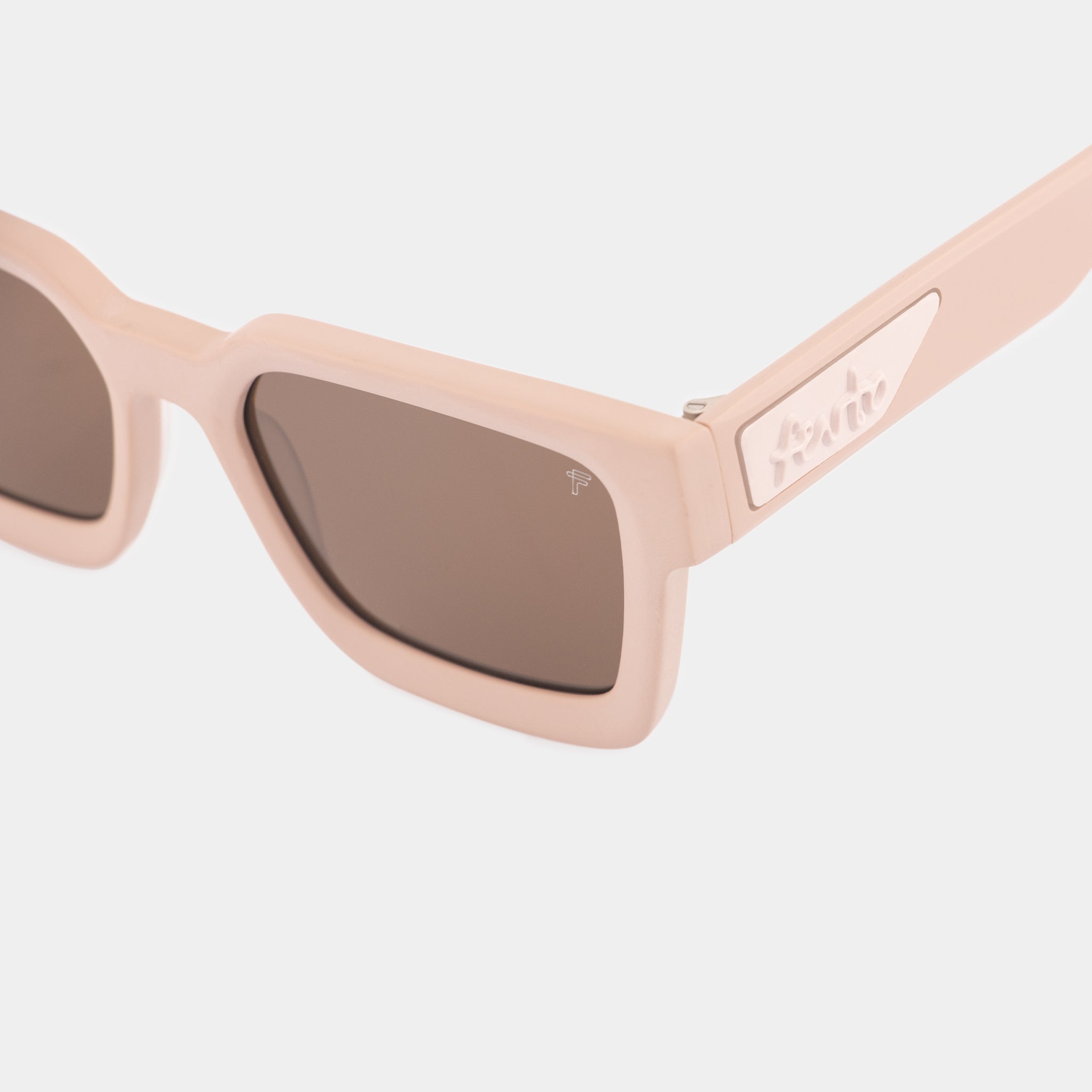 Beige acetate glasses by Fento – where fashion, comfort, and simplicity meet.

