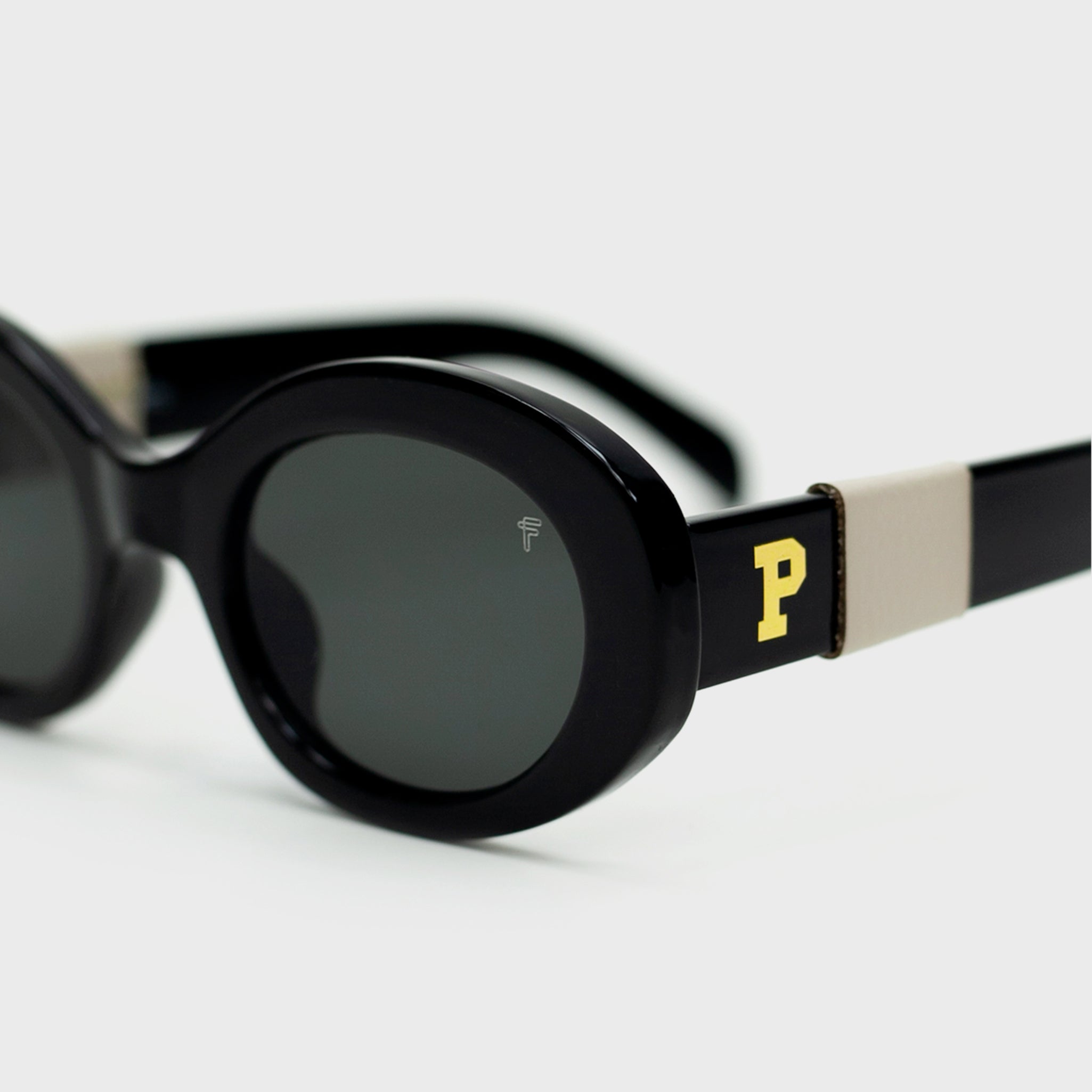 Sleek black sunglasses Eter by Fento – part of the bold Parchita drop.