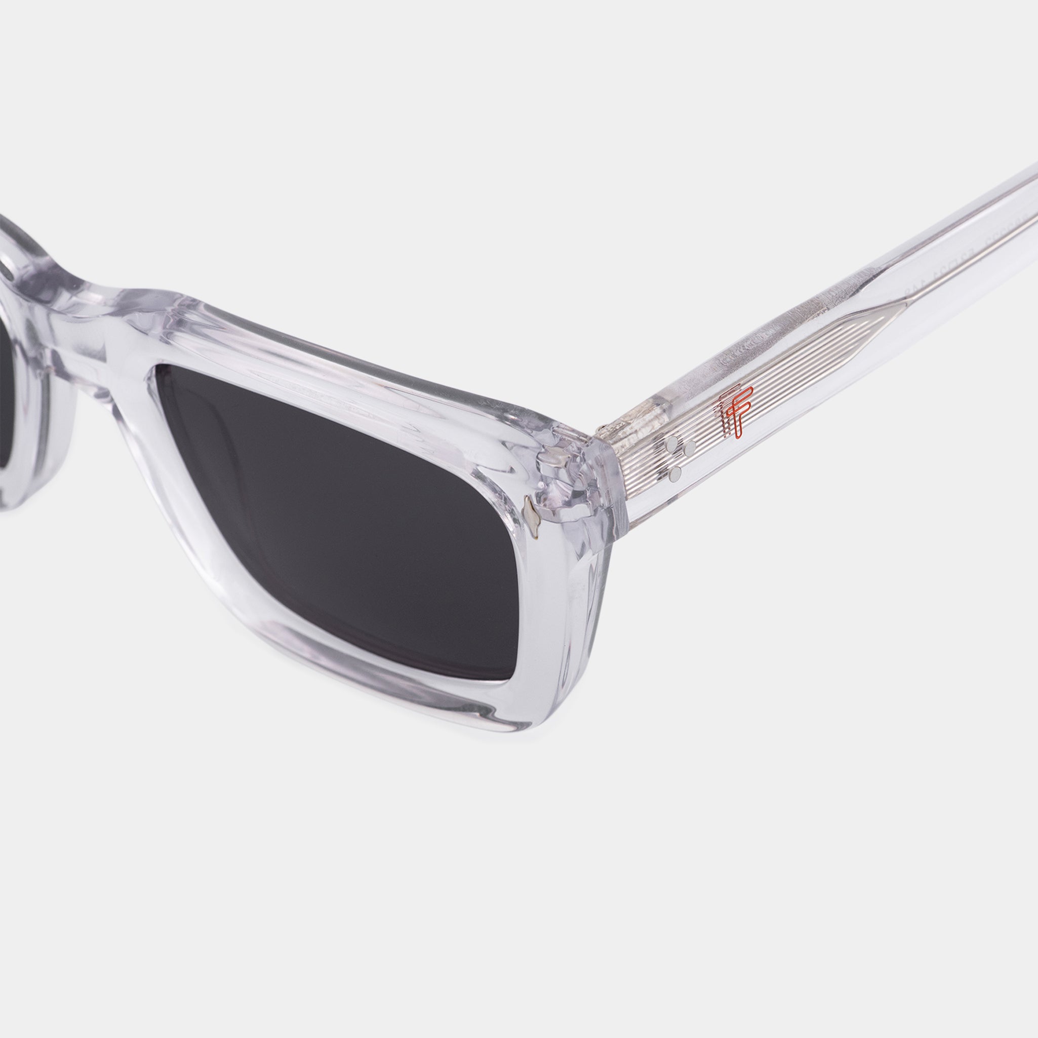  Transparent acetate sunglasses Tom – clean lines and subtle modernity.