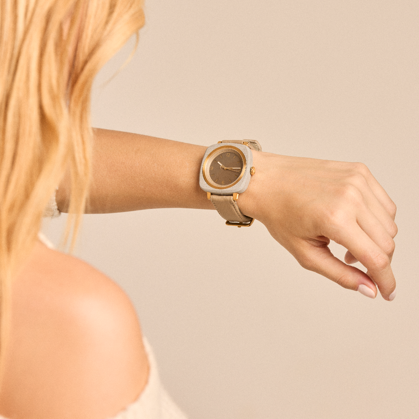 Foster taupe leather watch – a perfect blend of urban edge, comfort, and elegance.