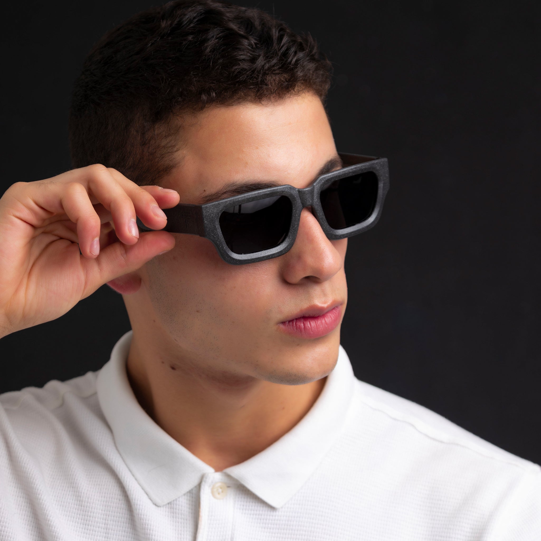 Fento Go sunglasses – sustainable black and white frame with creamy flecks.