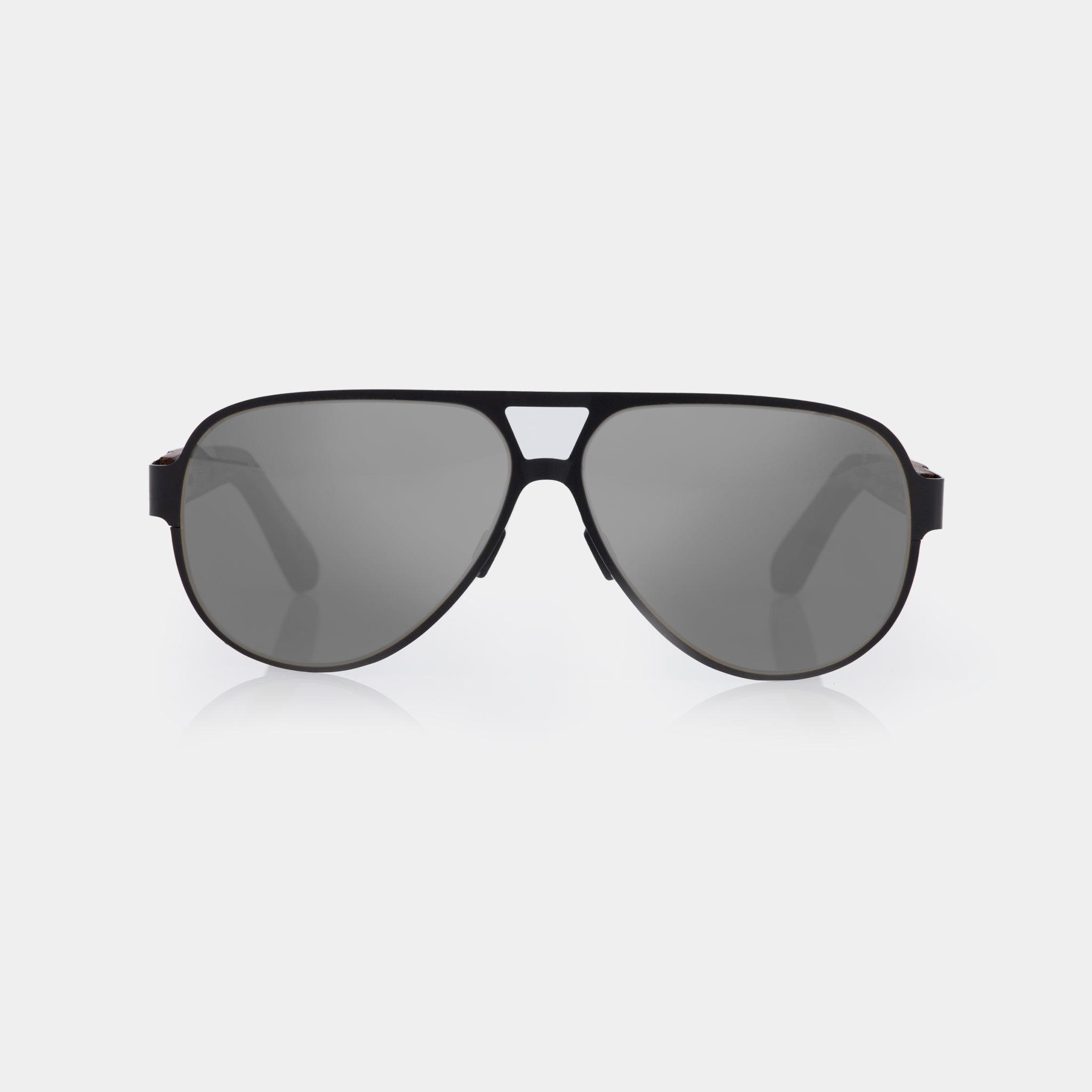 Kaveli Sunglasses – steel and wood frame in a refined grey tone for modern elegance.