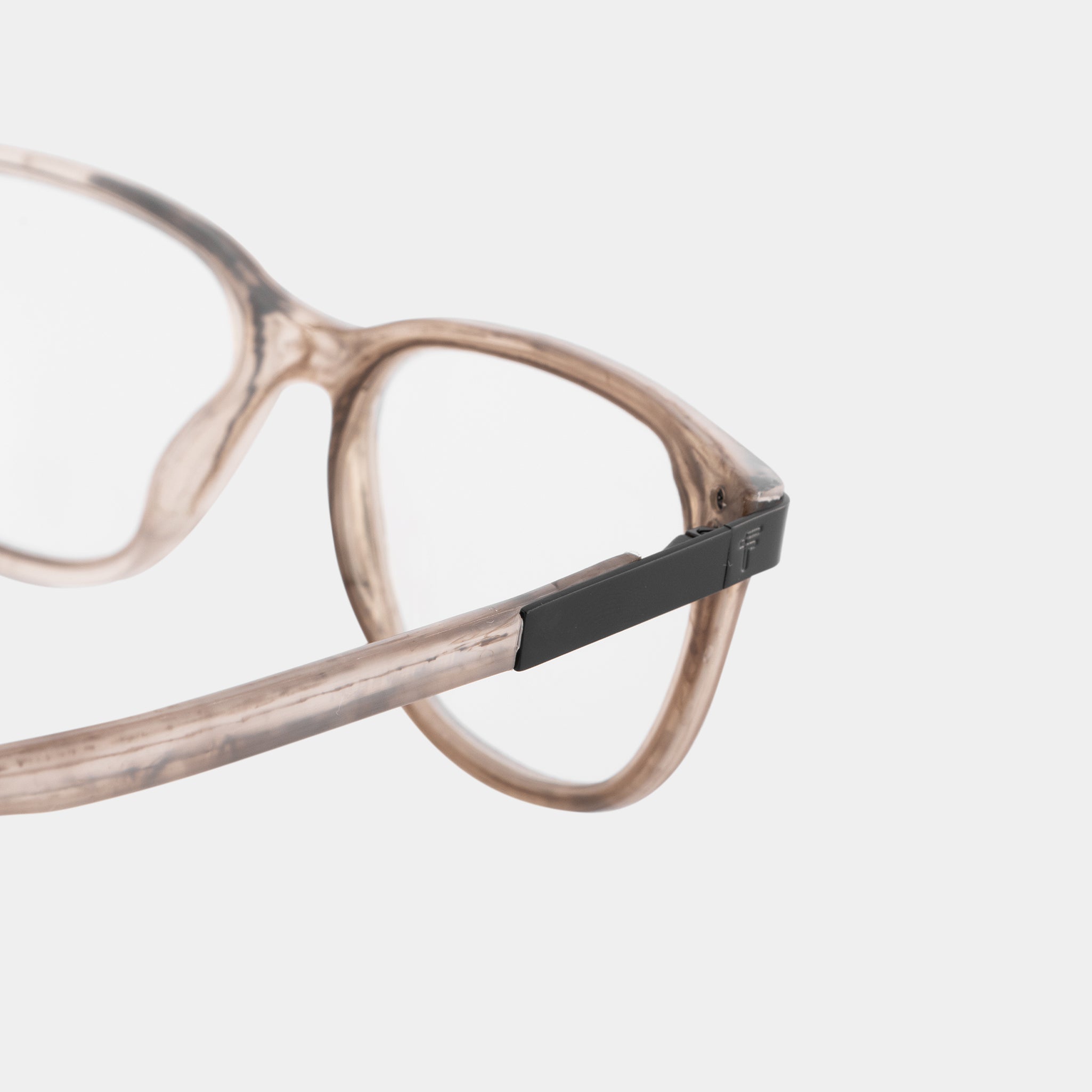 Redefine your essentials. Specta Nuquí’s Brown recycled plastic eyeglasses balance lightweight comfort with an elegant neutral tone, making them a go-to choice for any lifestyle — from casual days to professional moments.