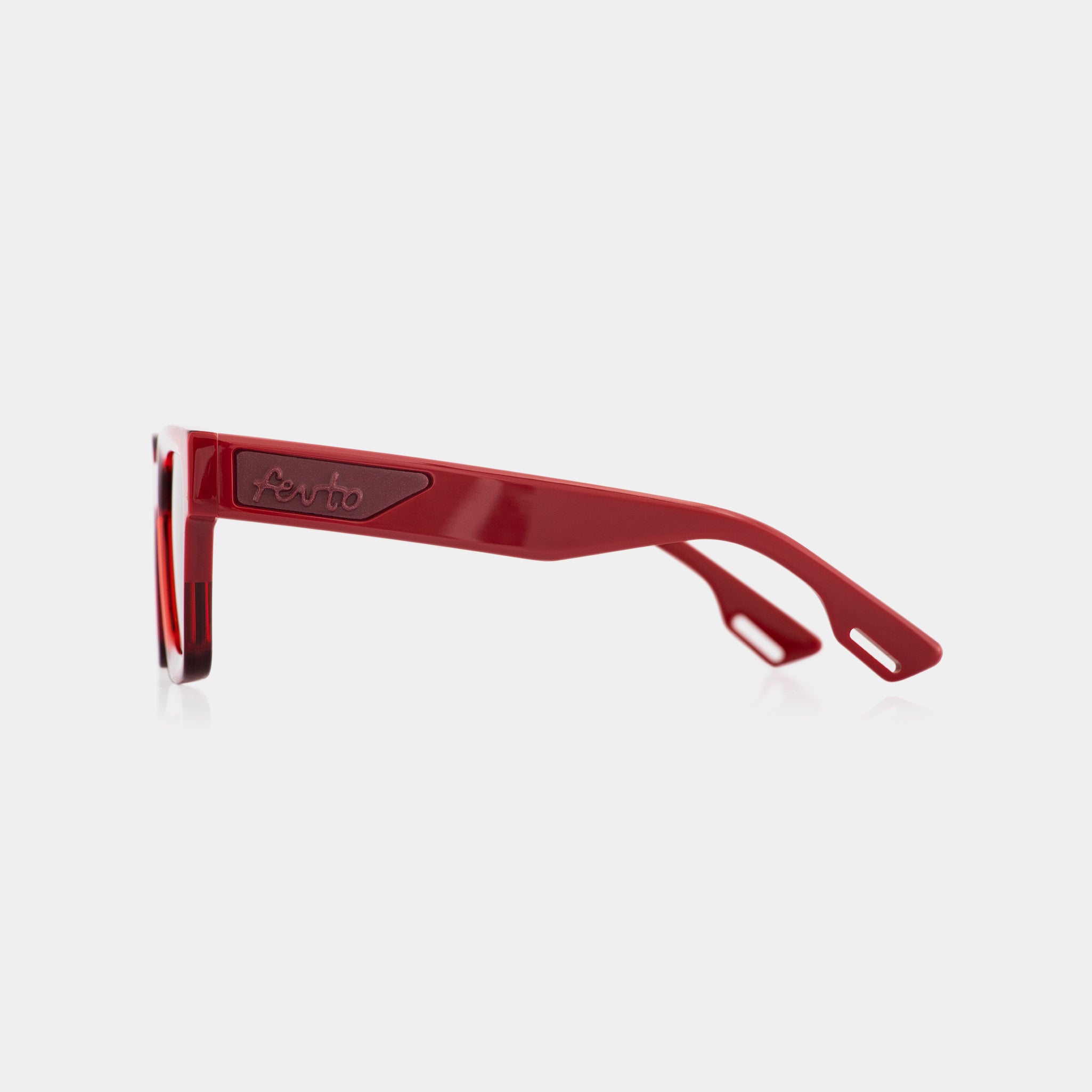 New Bilbao red frame – make a statement with this structured and confident design.