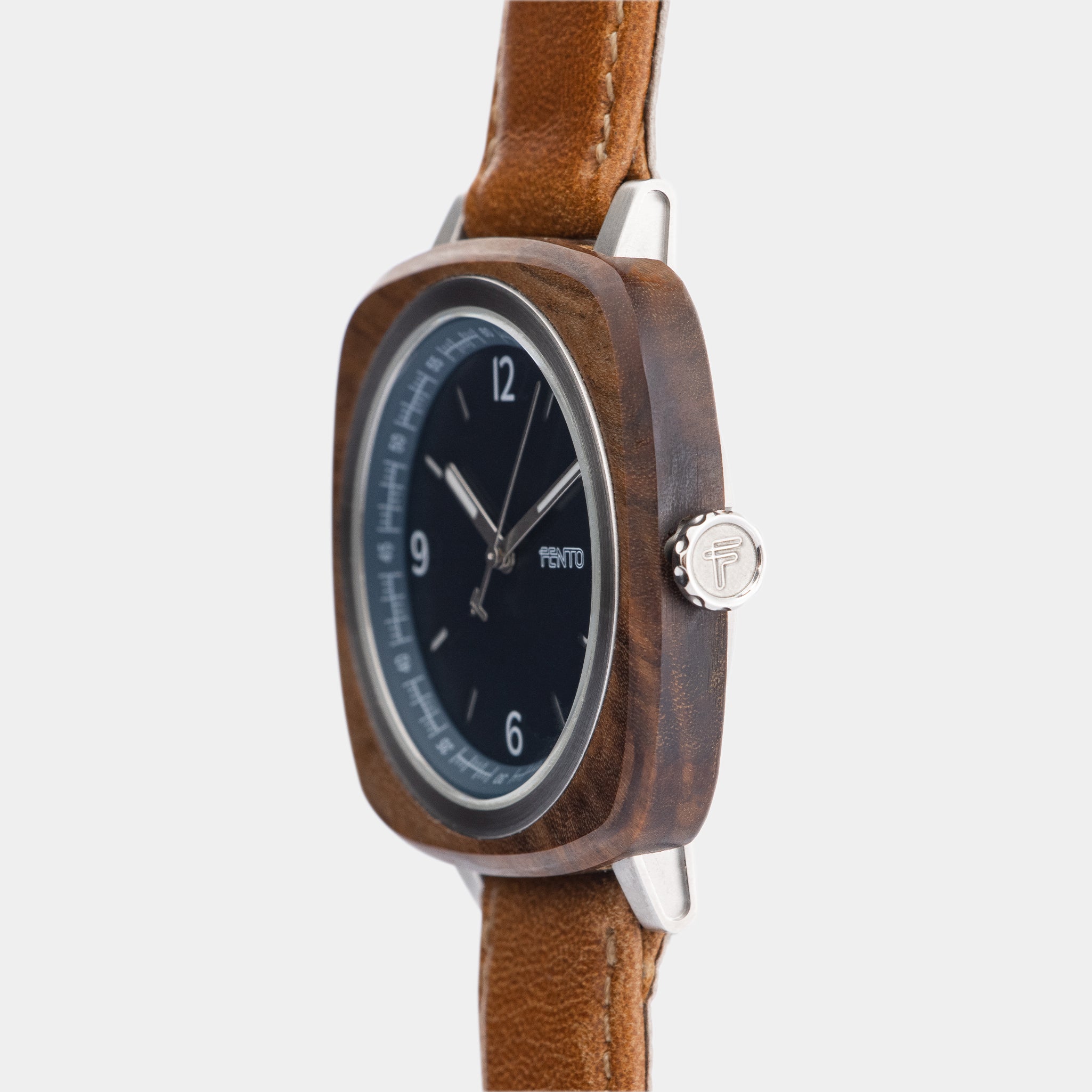 Brown wood Foster watch – classic craftsmanship with a warm leather band.