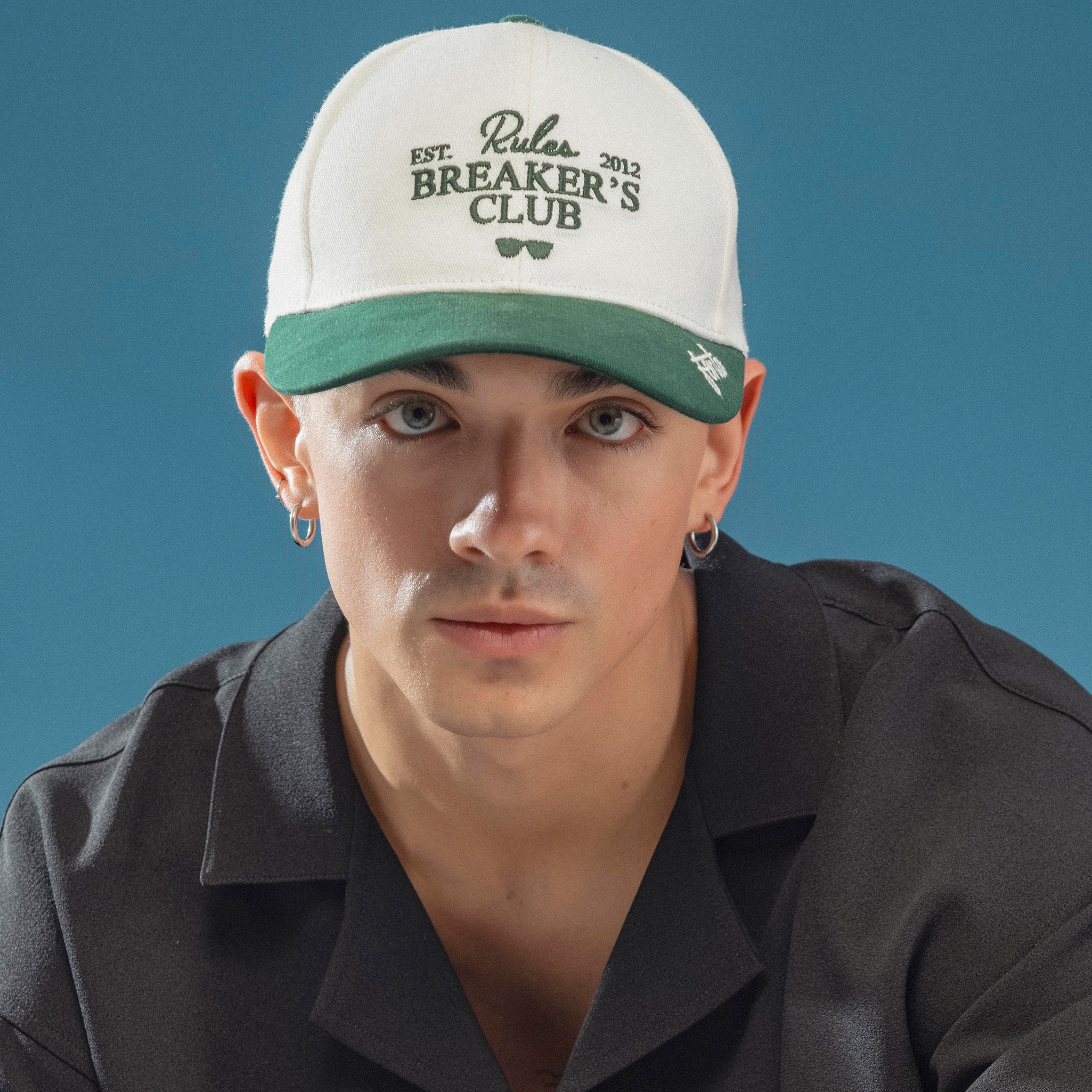 Green baseball cap Rules Breakers – unisex design with embroidered front logo.