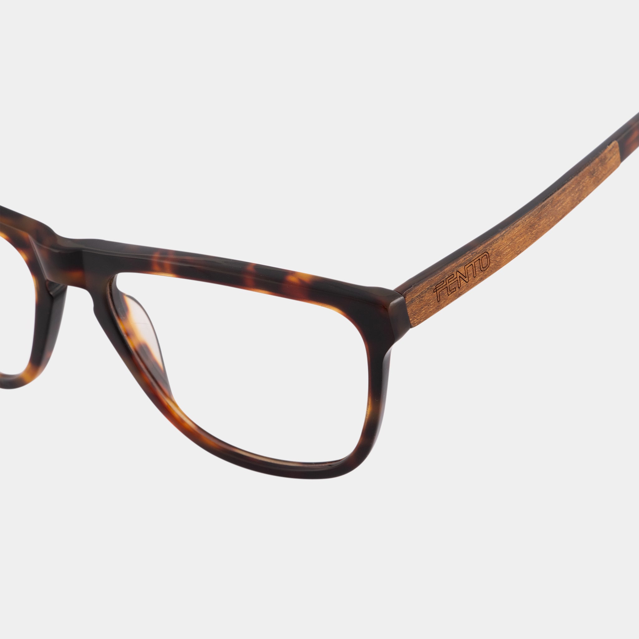 Shaper Tortoise acetate eyeglasses – everyday comfort with a sophisticated edge.