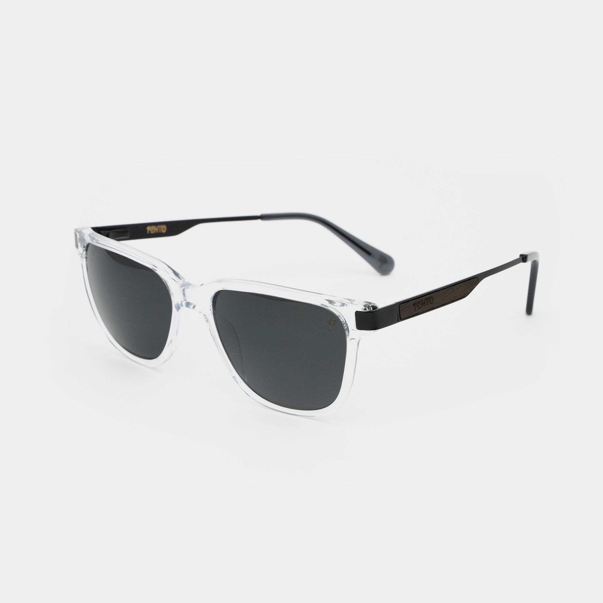 Specta sunglasses in transparent grey – subtle elegance with lightweight durability.