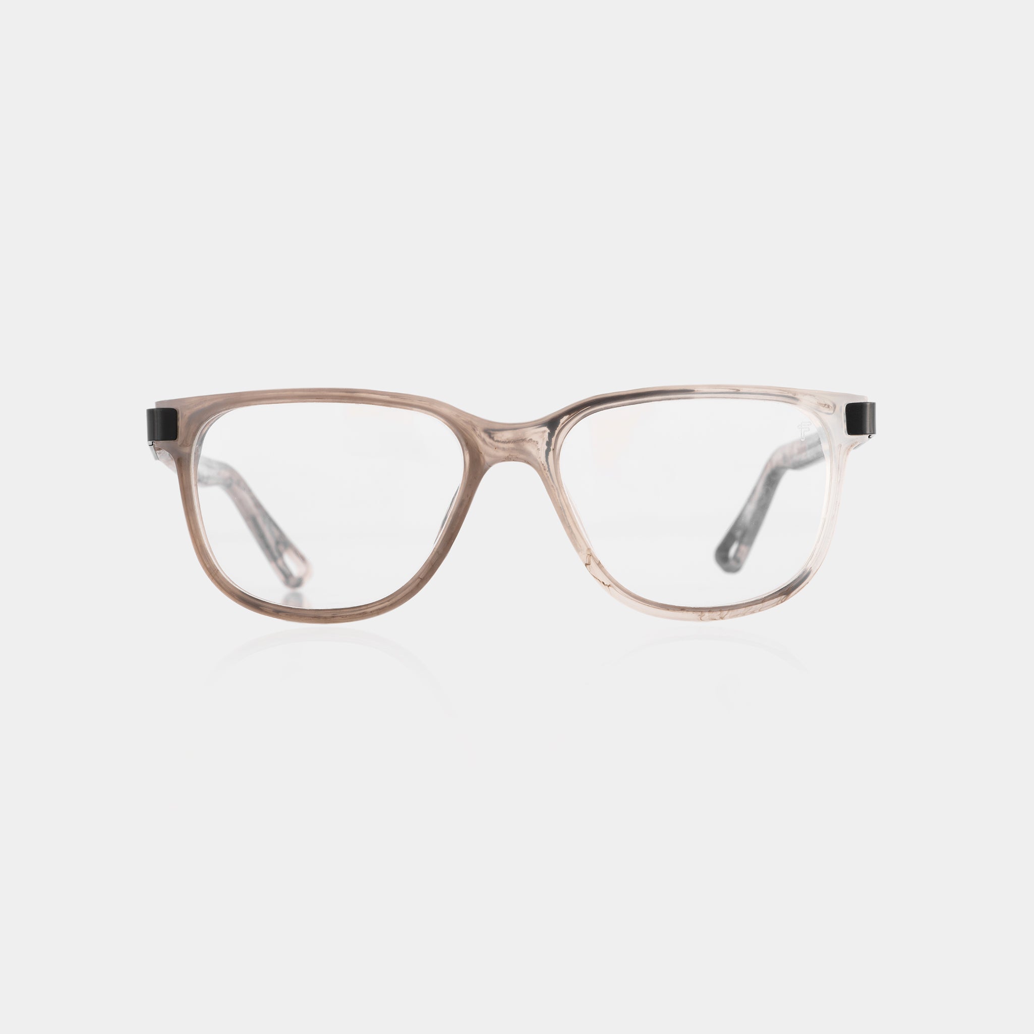 Sustainability meets style. The Specta Nuquí Brown eyeglasses, made from recycled plastic, offer a lightweight, eco-friendly frame designed for effortless everyday wear. A modern essential for conscious trendsetters.