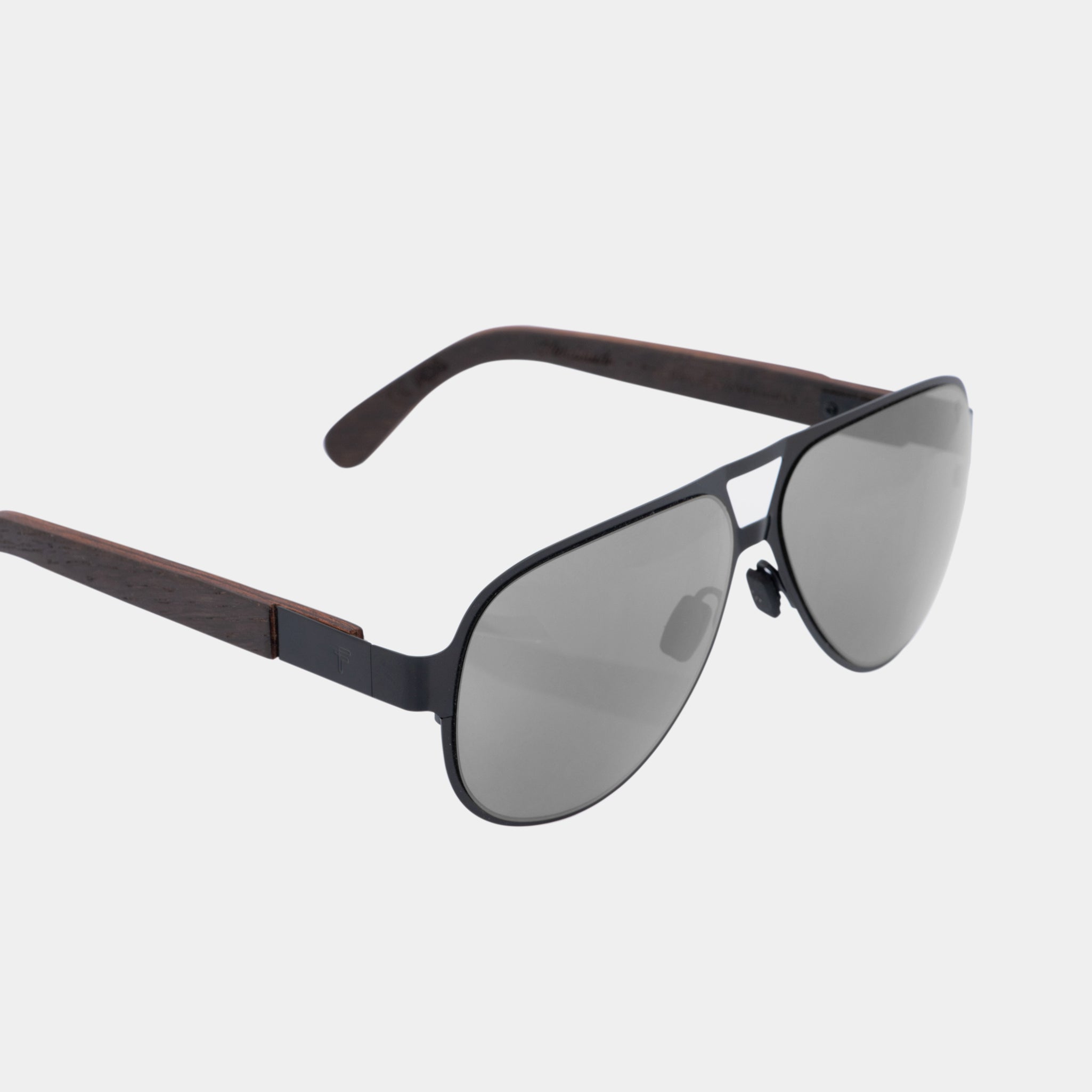 Steel and wood Kaveli sunglasses – stylish craftsmanship blending nature and innovation.
