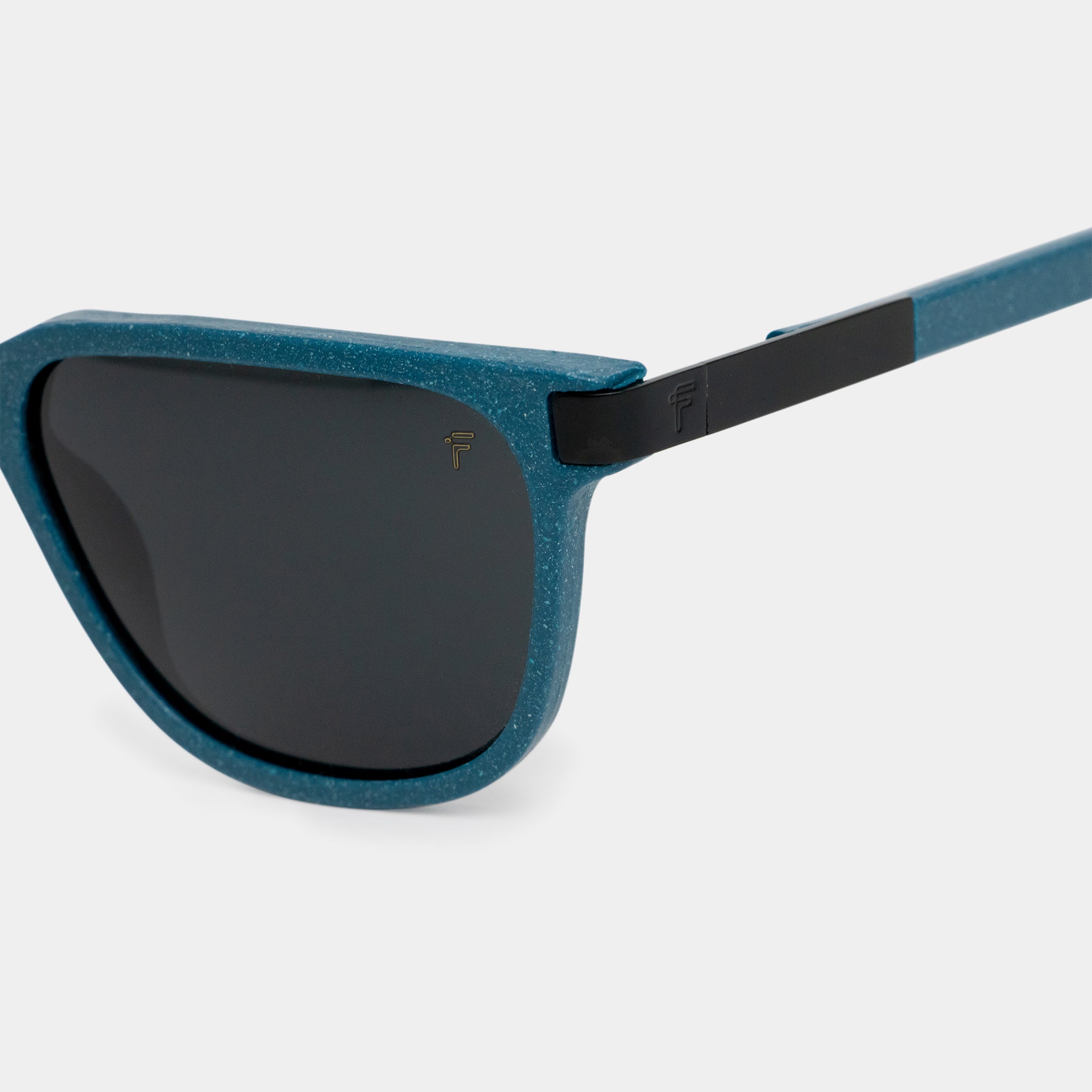 Sustainable Tetra Pak sunglasses – eco-design with a striking blue color.