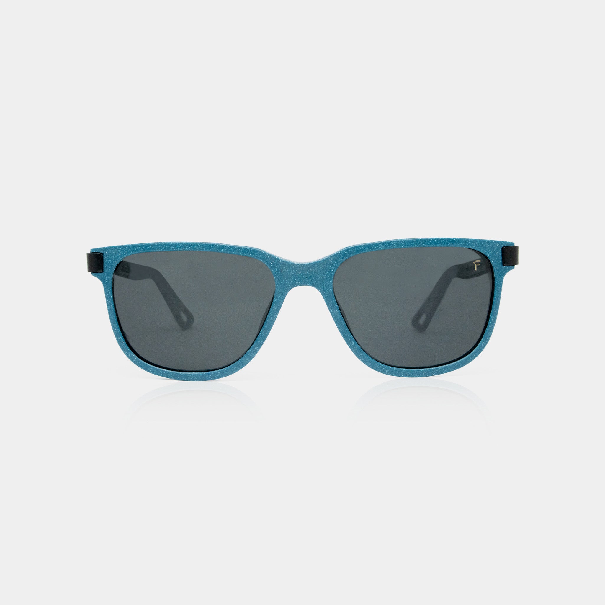 Tetra Pak Blue Sunglasses – sustainable design in vibrant blue.