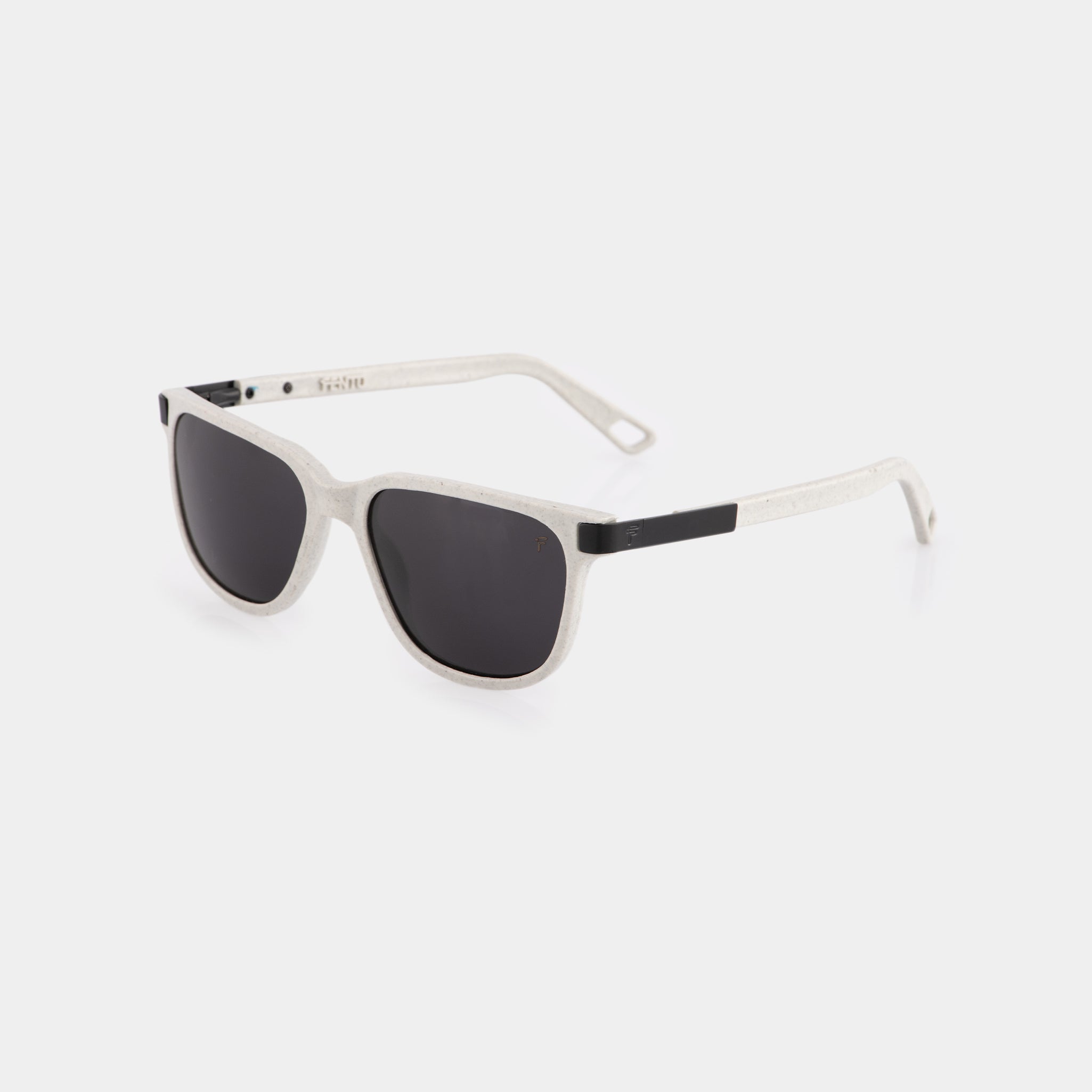 Tetra Pak recycled white sunglasses – sustainable fashion with a clean, modern look.