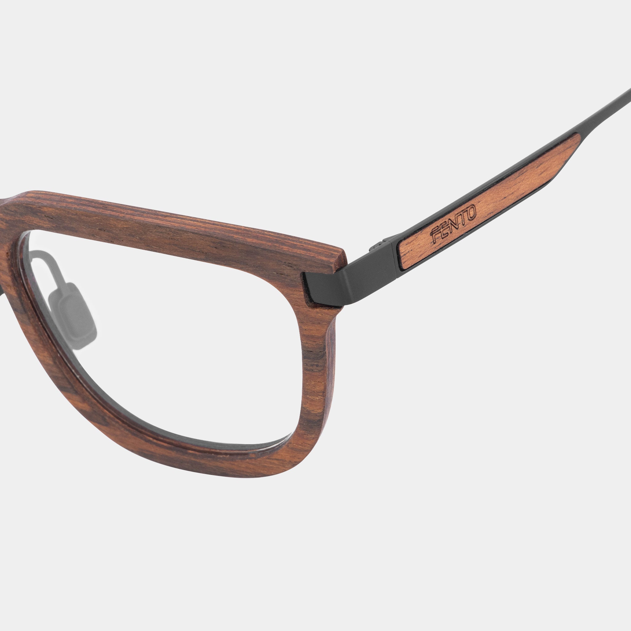 Specta eyeglasses in teak and black – where natural craftsmanship meets contemporary elegance.